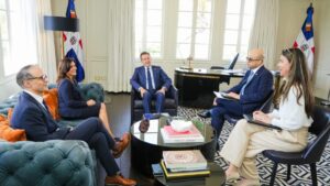 Canciller Ito Bisonó recibe a embajadora de Estados Unidos
