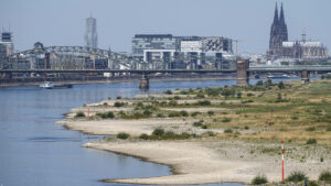 Nivel del Río Rín en Alemania llega a mínimo histórico por sequía prolongada