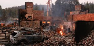 Incendios forestales en Francia y Washington causan evacuaciones y destrucción de cientos de viviendas