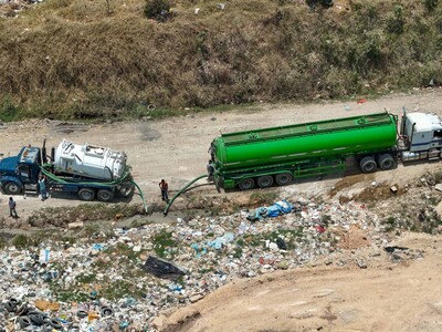 Camiones vierten materia fecal a cielo abierto en vertedero Duquesa Camiones vierten materia fecal a cielo abierto en vertedero Duquesa