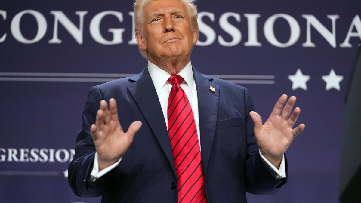Trump consolida poder presidencial erosionando instituciones estadounidenses