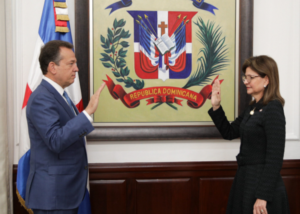 Raquel Peña juramenta a Víctor “Ito” Bisonó como nuevo canciller