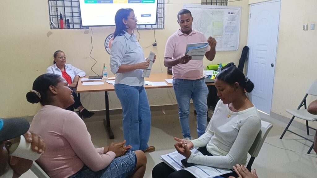 Capacitan a productores, pescadores y guías turísticos en Pedernales por auge de Cabo Rojo