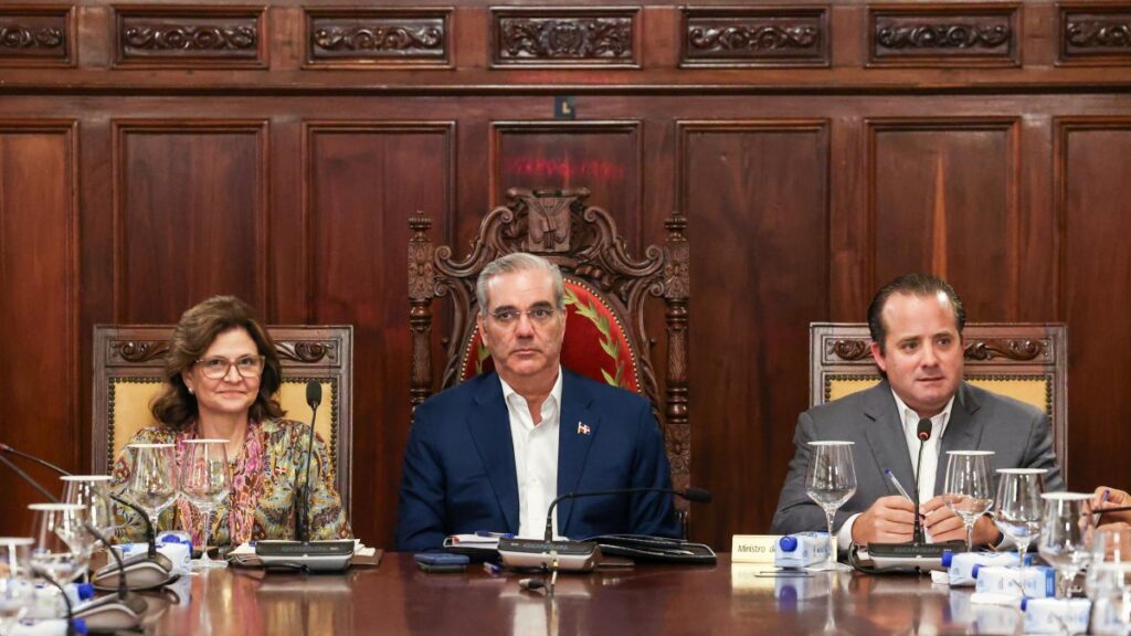 Gobierno proyecta presupuesto de RD.037 billones para 2027