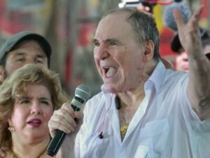 Condenan por corrupción al expresidente ecuatoriano Abdalá Bucaram