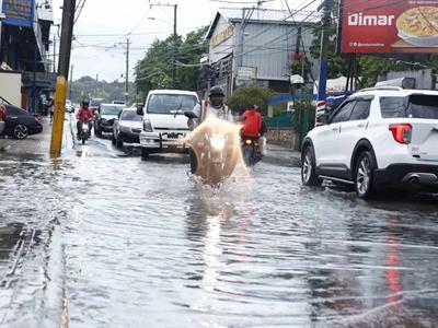 Inundaciones Gran Santo Domingo por onda tropical