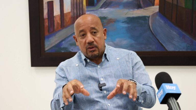 Alcalde dominicano de Lawrence se niega a renunciar pese a enfrentar 11 cargos federales