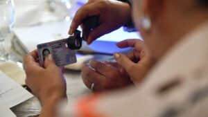 JCE recurre al perifoneo y al transporte gratuito para impulsar renovación de la cédula